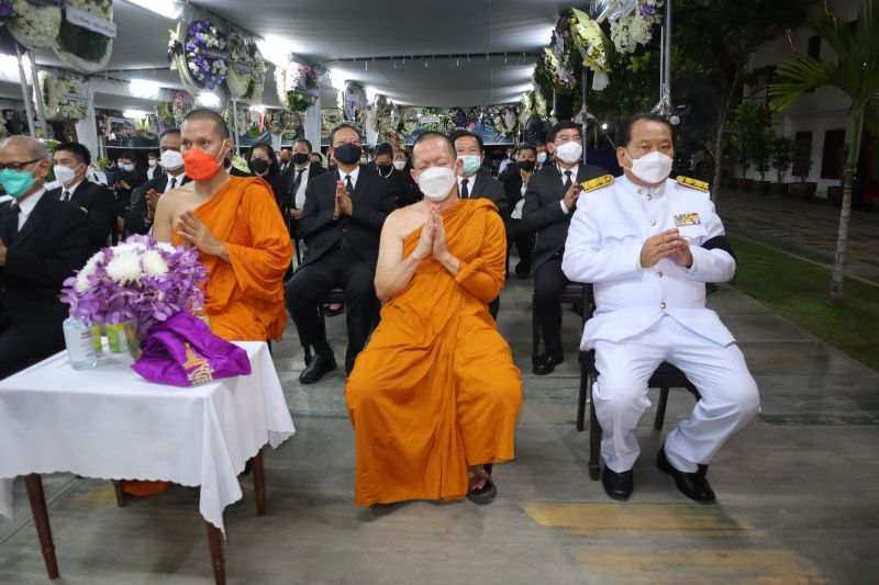 ร่วมพิธีสวดพระอภิธรรม หม่อมเจ้าภีศเดช รัชนี อดีตประธานมูลนิธิโครงการหลวง