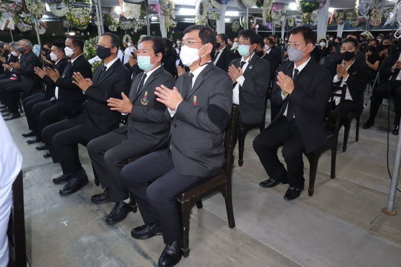 ร่วมพิธีสวดพระอภิธรรม หม่อมเจ้าภีศเดช รัชนี อดีตประธานมูลนิธิโครงการหลวง
