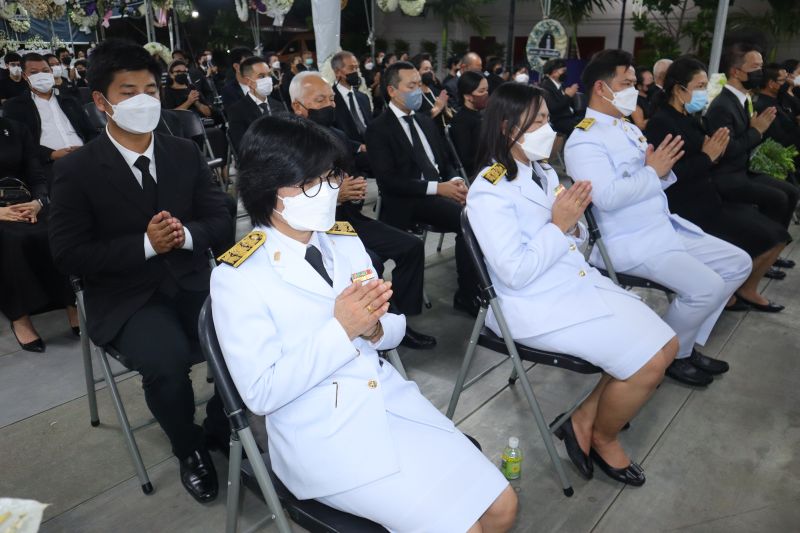 ร่วมพิธีสวดพระอภิธรรม หม่อมเจ้าภีศเดช รัชนี อดีตประธานมูลนิธิโครงการหลวง