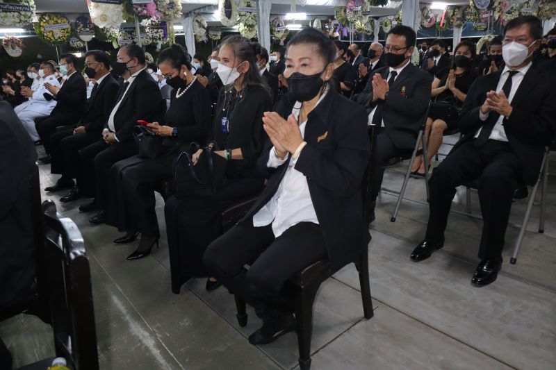 ร่วมพิธีสวดพระอภิธรรม หม่อมเจ้าภีศเดช รัชนี อดีตประธานมูลนิธิโครงการหลวง