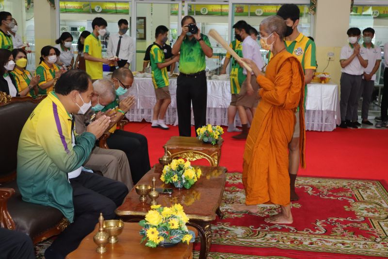 กิจกรรมทำบุญเนื่องในวันพระใหญ่ ณ ห้องประชุมเทิดพระเกียรติ โรงเรียนเทพศิรินทร์