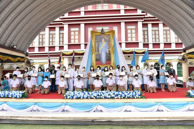 ถวายพระพรชัยมงคล เนื่องในวันเฉลิมพระชนมพรรษา  สมเด็จพระนางเจ้าสิริกิติ์ พระบรมราชินีนาถ พระบรมราชชนนีพันปีหลวง