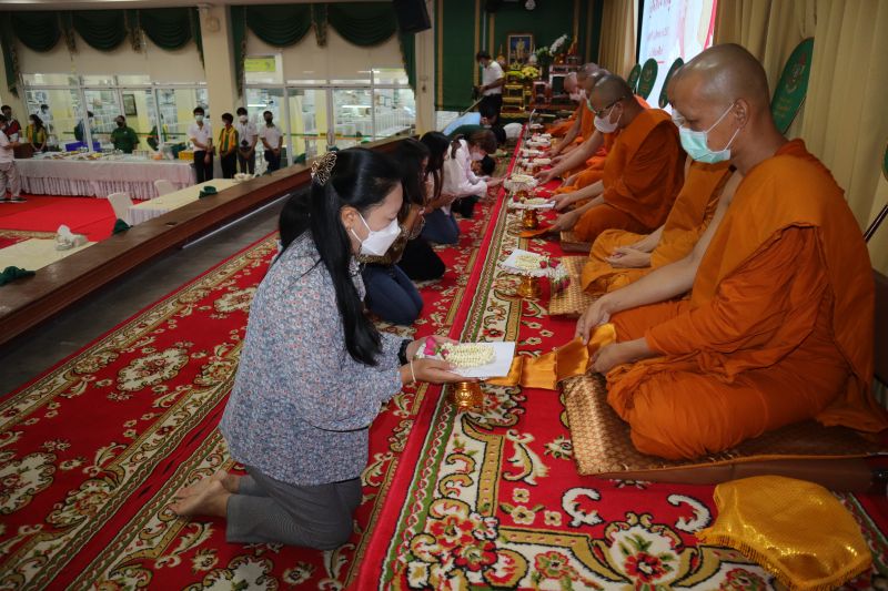 กิจกรรมทำบุญเนื่องในวันพระใหญ่ ณ ห้องประชุมเทิดพระเกียรติ โรงเรียนเทพศิรินทร์