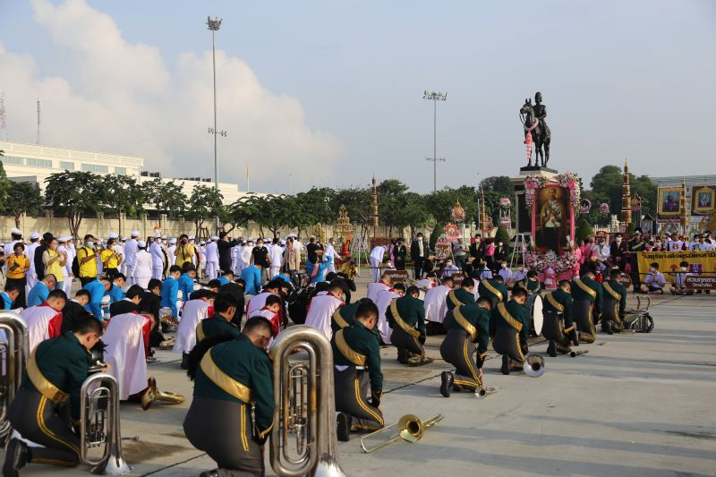 โรงเรียนในเครือจตุรมิตร ร่วมพิธีวางพวงมาลา ถวายราชสักการะ เนื่องในวันปิยมหาราช