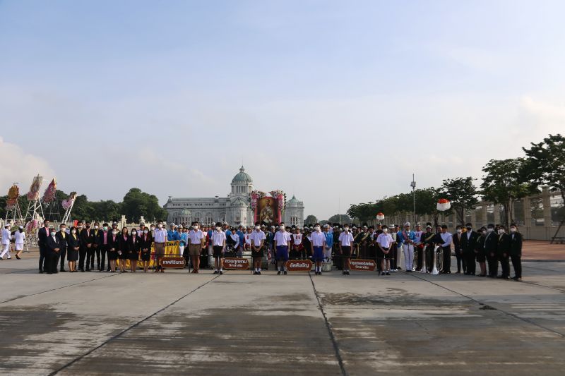 โรงเรียนในเครือจตุรมิตร ร่วมพิธีวางพวงมาลา ถวายราชสักการะ เนื่องในวันปิยมหาราช