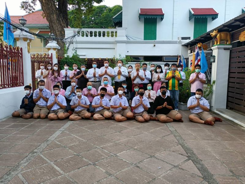 กิจกรรมทำบุญตักบาตรในช่วงเช้า ณ วัดเทพศิรินทราวาส