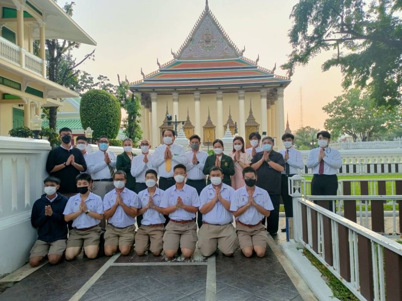 กิจกรรมทำบุญตักบาตรในช่วงเช้า ณ วัดเทพศิรินทราวาส