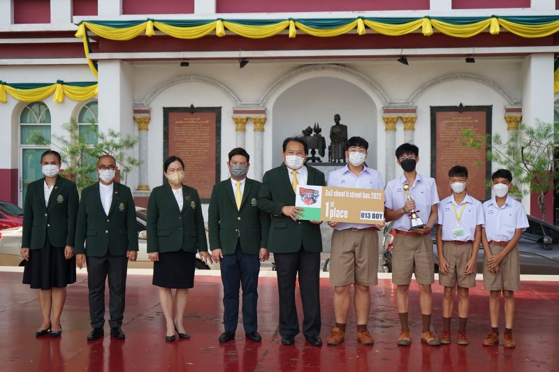 ทีมบาสเกตบอล โรงเรียนเทพศิรินทร์ ได้รับรางวัลชนะเลิศ จากการแข่งขัน รายการบาสเกตบอลสามคน 3x3 Shoot It Street Basketball 2022