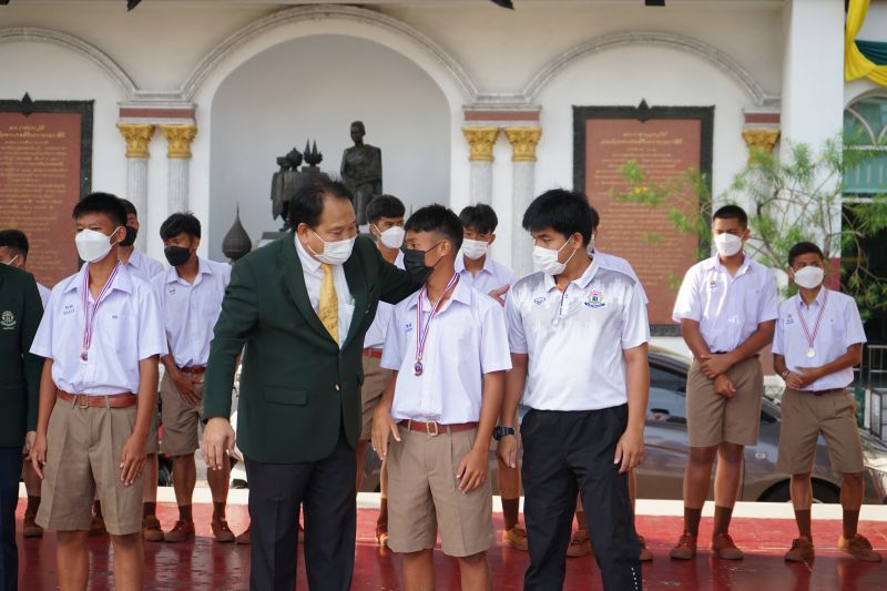 ทีมฟุตบอล โรงเรียนเทพศิรินทร์ ได้รับรางวัลรองชนะเลิศอันดับ 1 จากการแข่งขัน รายการ MOL SuperMark Football Festival U15