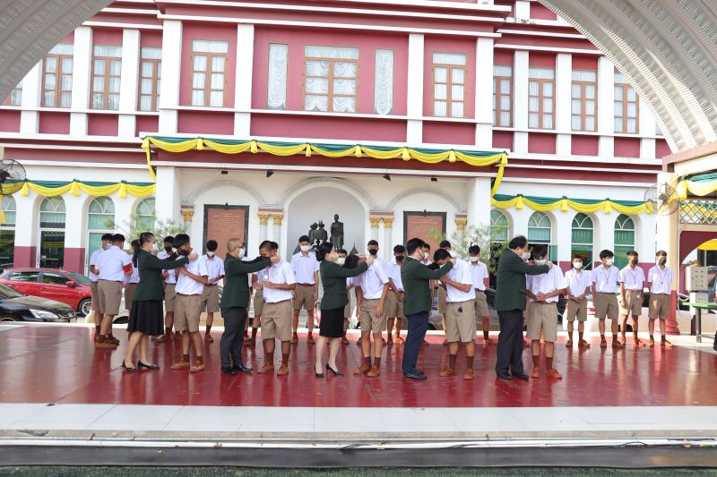 ทีมฟุตบอล โรงเรียนเทพศิรินทร์ ได้รับรางวัลรองชนะเลิศอันดับ 1 จากการแข่งขัน รายการ MOL SuperMark Football Festival U15