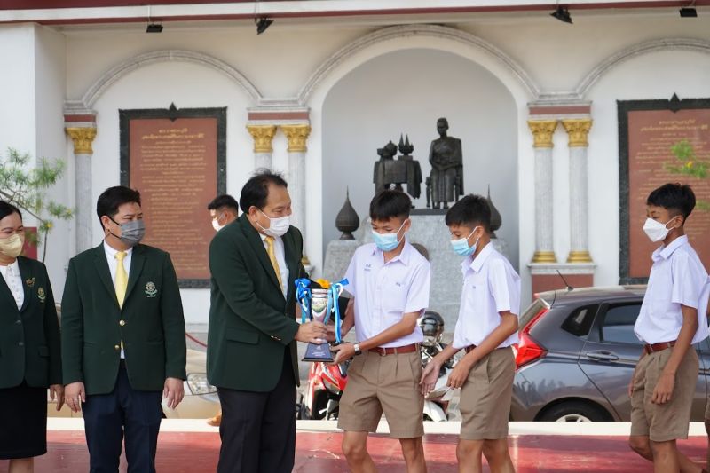ทีมฟุตซอล โรงเรียนเทพศิรินทร์ ได้รับรางวัลชนะเลิศอันดับ และ รองชนะเลิศอันดับ จากการแข่งขัน รายการ Junior Youth Cup กีฬาต้านภัยยาเสพติด และ ปทุมคงคา สป. U 14 คูลซัพพอร์ทเตอร์