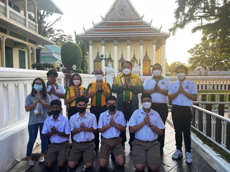 กิจกรรมทำบุญตักบาตรในช่วงเช้า ณ วัดเทพศิรินทราวาส