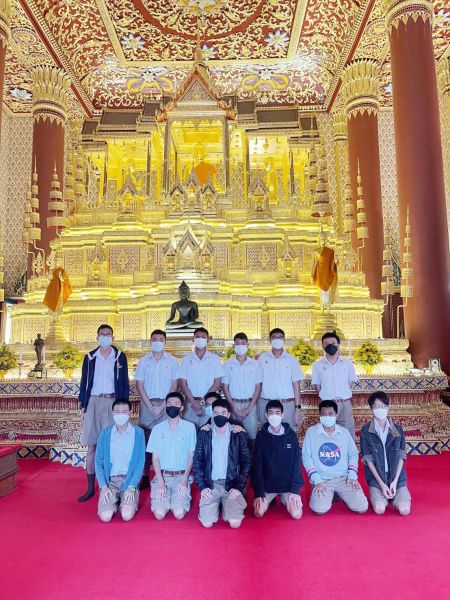 กิจกรรมทำบุญตักบาตรในช่วงเช้า ณ วัดเทพศิรินทราวาส