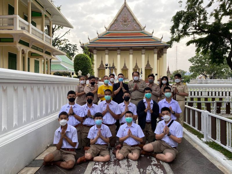 กิจกรรมทำบุญตักบาตรในช่วงเช้า ณ วัดเทพศิรินทราวาส