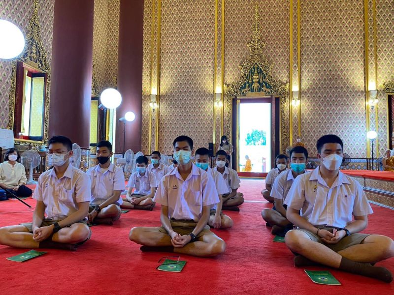 กิจกรรมทำบุญตักบาตรในช่วงเช้า ณ วัดเทพศิรินทราวาส