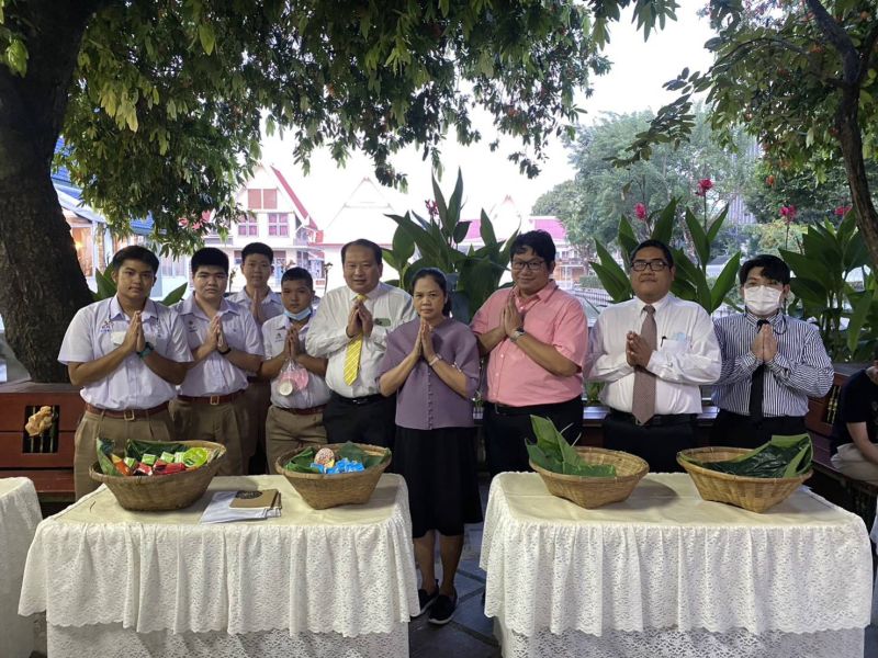 กิจกรรมทำบุญตักบาตรในช่วงเช้า ณ วัดเทพศิรินทราวาส