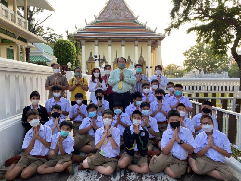 กิจกรรมทำบุญตักบาตรในช่วงเช้า ณ วัดเทพศิรินทราวาส