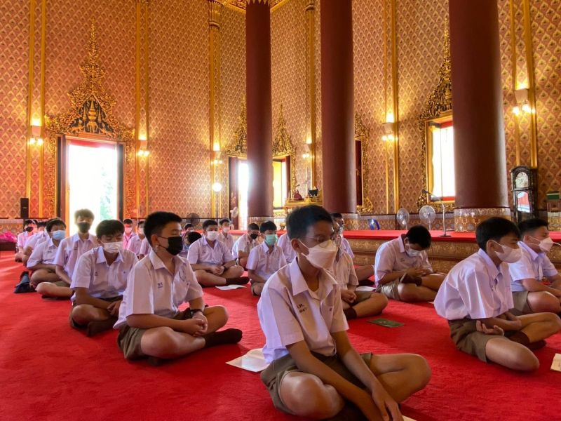 กิจกรรมทำบุญตักบาตรในช่วงเช้า ณ วัดเทพศิรินทราวาส