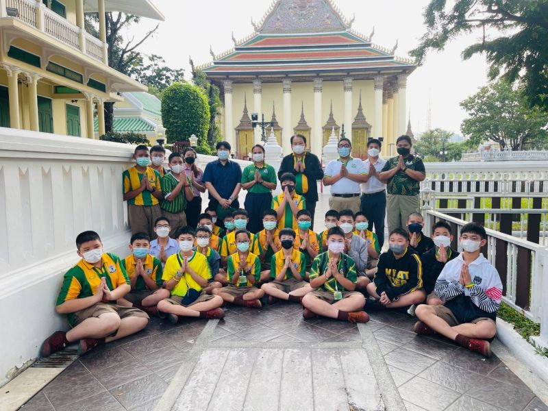 กิจกรรมทำบุญตักบาตรในช่วงเช้า ณ วัดเทพศิรินทราวาส