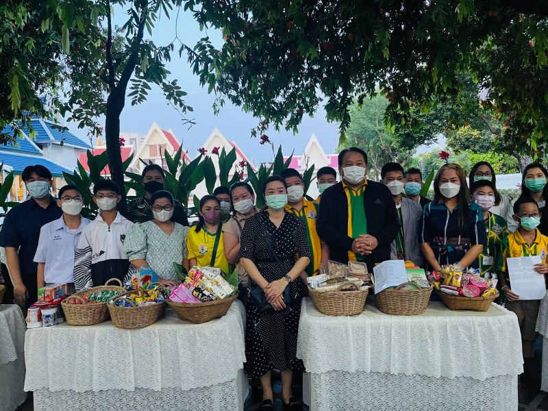 กิจกรรมทำบุญตักบาตรในช่วงเช้า ณ วัดเทพศิรินทราวาส