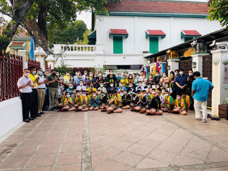 กิจกรรมทำบุญตักบาตรในช่วงเช้า ณ วัดเทพศิรินทราวาส