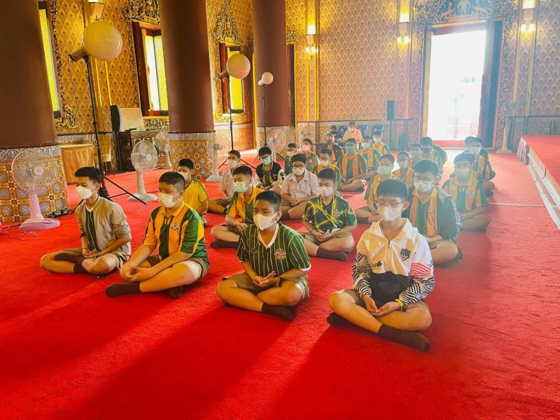 กิจกรรมทำบุญตักบาตรในช่วงเช้า ณ วัดเทพศิรินทราวาส