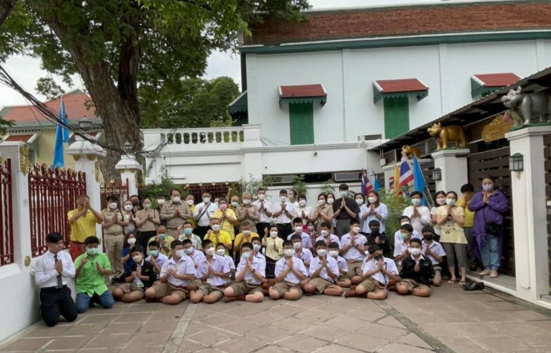 กิจกรรมทำบุญตักบาตรในช่วงเช้า ณ วัดเทพศิรินทราวาส