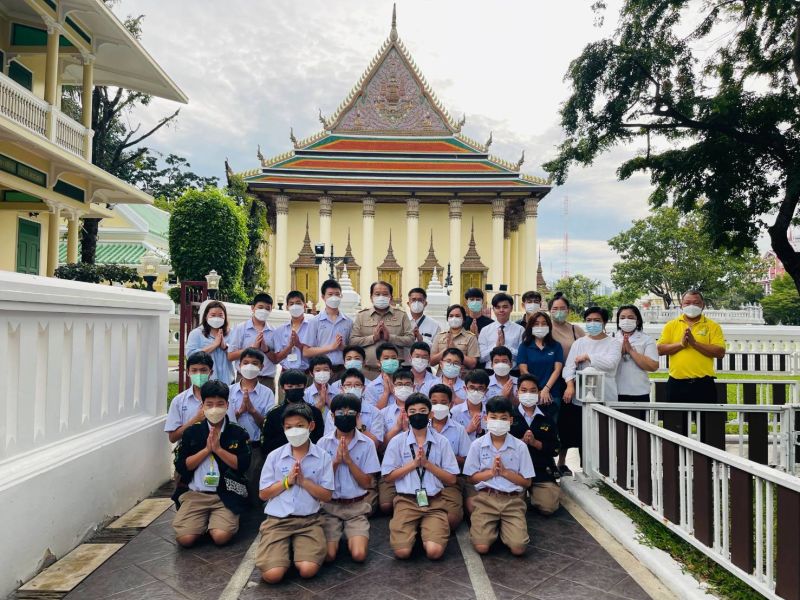กิจกรรมทำบุญตักบาตรในช่วงเช้า ณ วัดเทพศิรินทราวาส