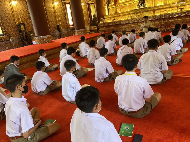 กิจกรรมทำบุญตักบาตรในช่วงเช้า ณ วัดเทพศิรินทราวาส