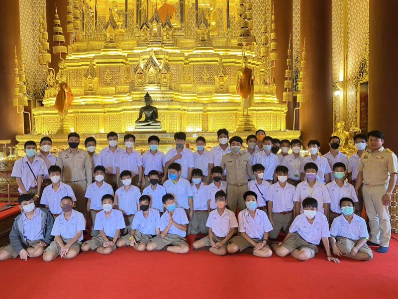 กิจกรรมทำบุญตักบาตรในช่วงเช้า ณ วัดเทพศิรินทราวาส