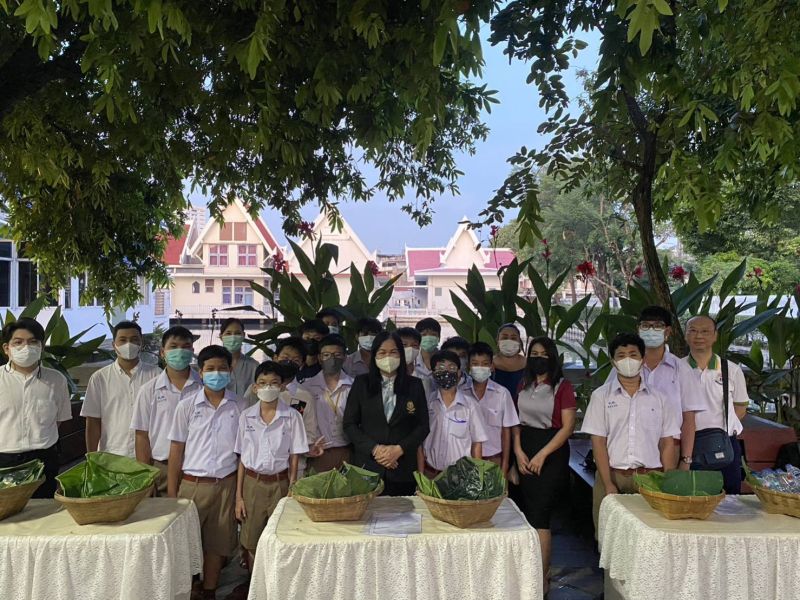 กิจกรรมทำบุญตักบาตรในช่วงเช้า ณ วัดเทพศิรินทราวาส