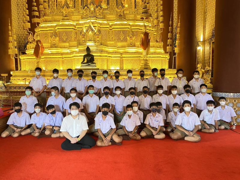 กิจกรรมทำบุญตักบาตรในช่วงเช้า ณ วัดเทพศิรินทราวาส