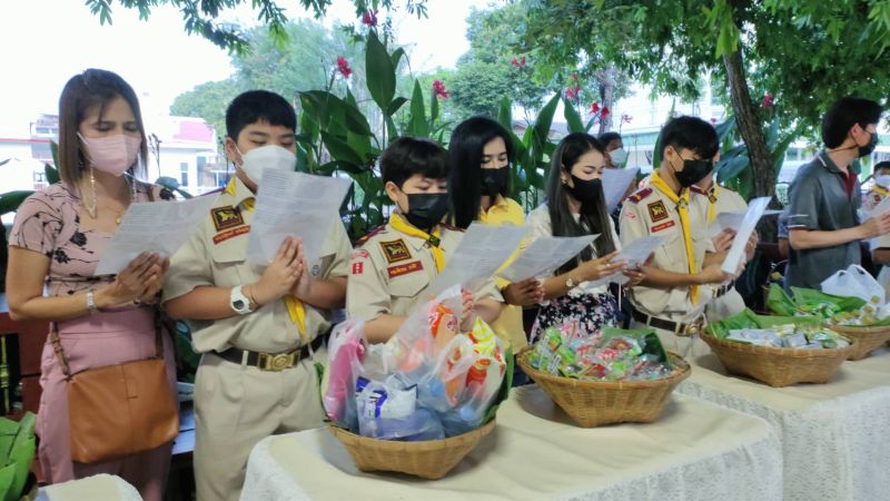 กิจกรรมทำบุญตักบาตรในช่วงเช้า ณ วัดเทพศิรินทราวาส
