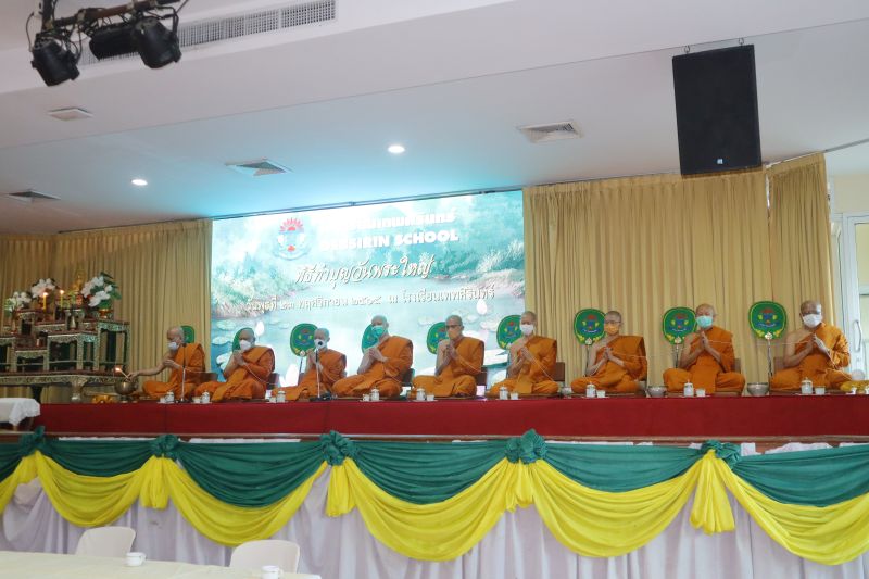 กิจกรรมทำบุญเนื่องในวันพระใหญ่ ณ ห้องประชุมเทิดพระเกียรติ โรงเรียนเทพศิรินทร์