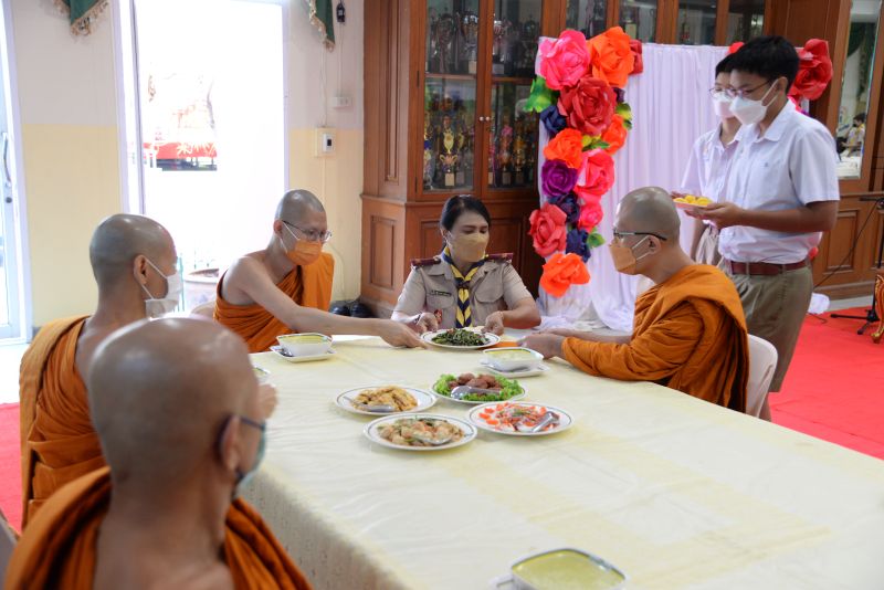 กิจกรรมทำบุญเนื่องในวันพระใหญ่ ณ ห้องประชุมเทิดพระเกียรติ โรงเรียนเทพศิรินทร์