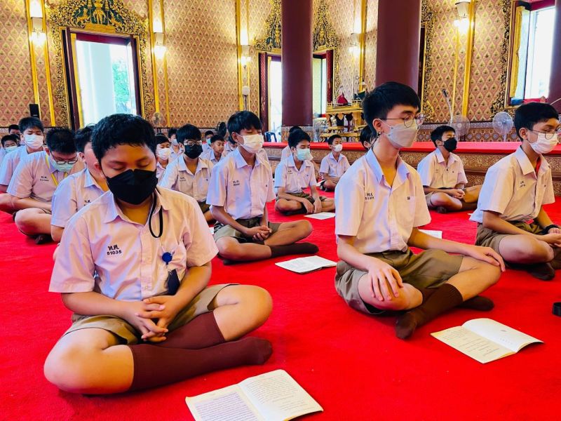 กิจกรรมทำบุญตักบาตรในช่วงเช้า ณ วัดเทพศิรินทราวาส