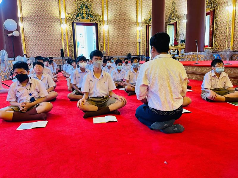 กิจกรรมทำบุญตักบาตรในช่วงเช้า ณ วัดเทพศิรินทราวาส