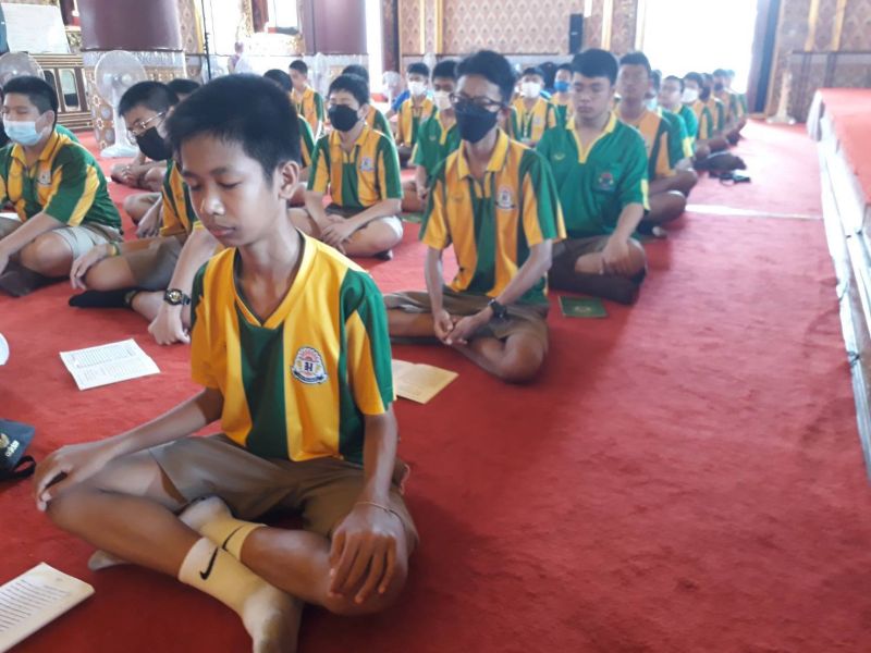 กิจกรรมทำบุญตักบาตรในช่วงเช้า ณ วัดเทพศิรินทราวาส