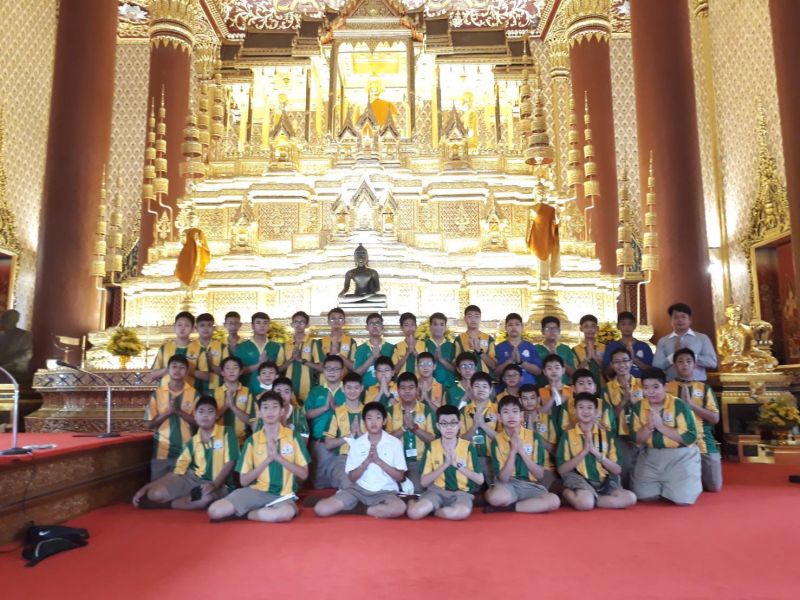 กิจกรรมทำบุญตักบาตรในช่วงเช้า ณ วัดเทพศิรินทราวาส