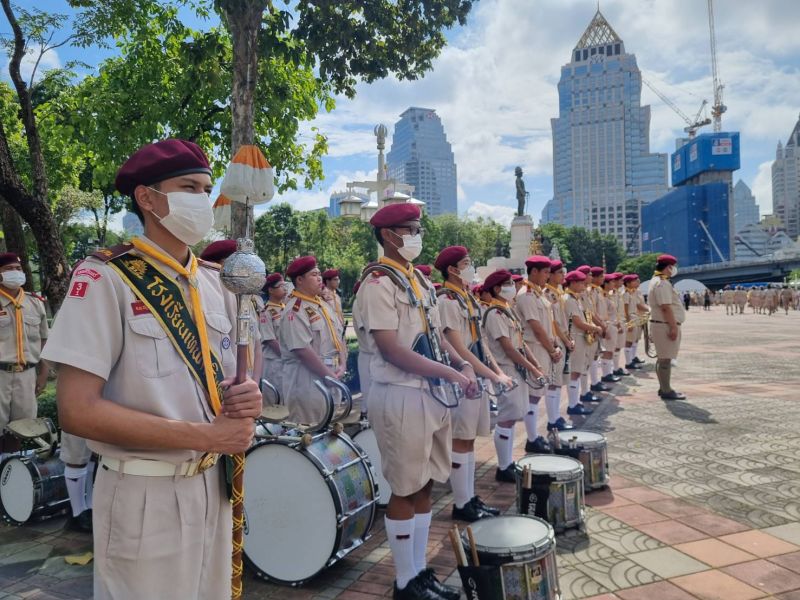 วงดุริยางค์ลูกเสือและลูกเสือกองร้อยพิเศษโรงเรียนเทพศิรินทร์  ได้เข้าร่วมพิธีวางพวงมาลา เนื่องในวันสมเด็จพระมหาธีรราชเจ้า