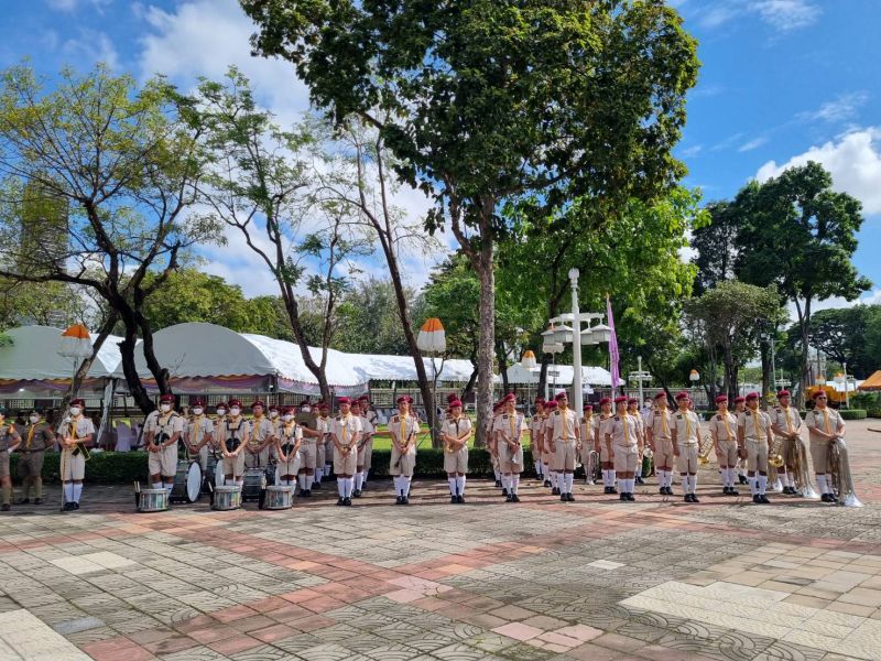 วงดุริยางค์ลูกเสือและลูกเสือกองร้อยพิเศษโรงเรียนเทพศิรินทร์  ได้เข้าร่วมพิธีวางพวงมาลา เนื่องในวันสมเด็จพระมหาธีรราชเจ้า