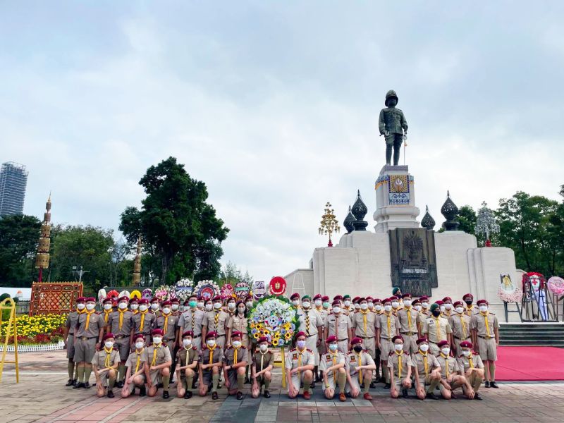 ลูกเสือกองร้อยพิเศษโรงเรียนในเครือจตุรมิตรสามัคคี  ร่วมพิธีวางพวงมาลา เนื่องในวันสมเด็จพระมหาธีรราชเจ้า