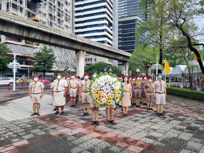 ลูกเสือกองร้อยพิเศษโรงเรียนในเครือจตุรมิตรสามัคคี  ร่วมพิธีวางพวงมาลา เนื่องในวันสมเด็จพระมหาธีรราชเจ้า