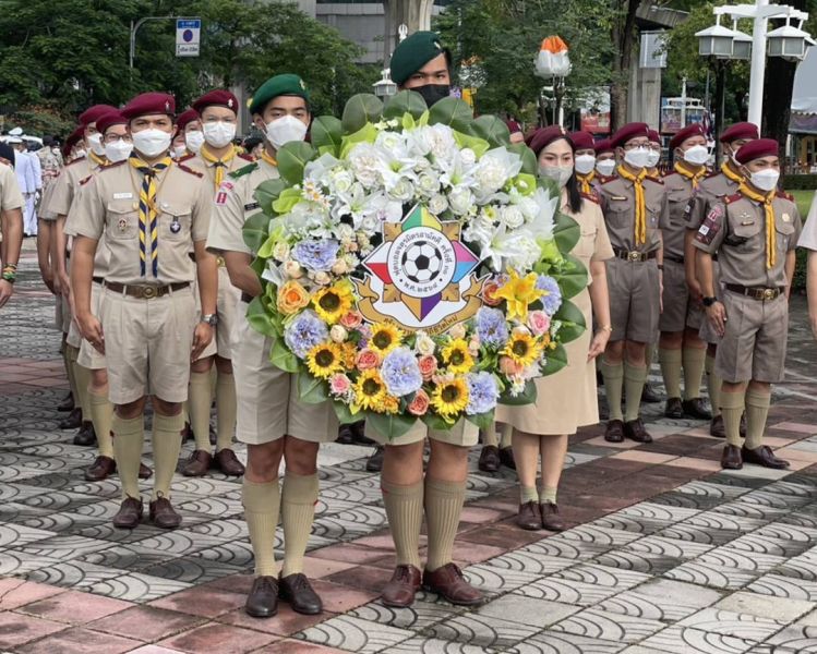 ลูกเสือกองร้อยพิเศษโรงเรียนในเครือจตุรมิตรสามัคคี  ร่วมพิธีวางพวงมาลา เนื่องในวันสมเด็จพระมหาธีรราชเจ้า