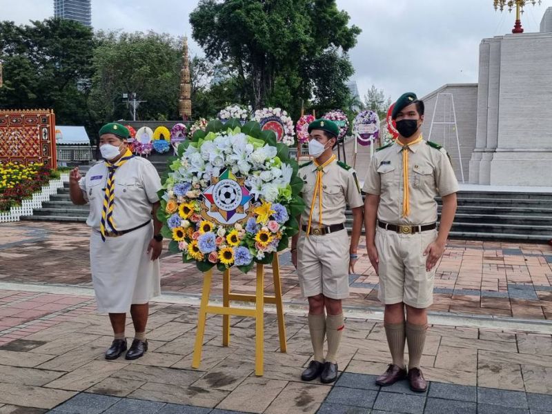 ลูกเสือกองร้อยพิเศษโรงเรียนในเครือจตุรมิตรสามัคคี  ร่วมพิธีวางพวงมาลา เนื่องในวันสมเด็จพระมหาธีรราชเจ้า