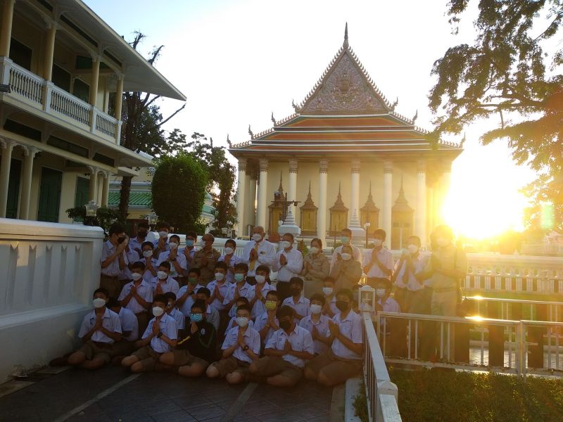 กิจกรรมทำบุญตักบาตรในช่วงเช้า ณ วัดเทพศิรินทราวาส