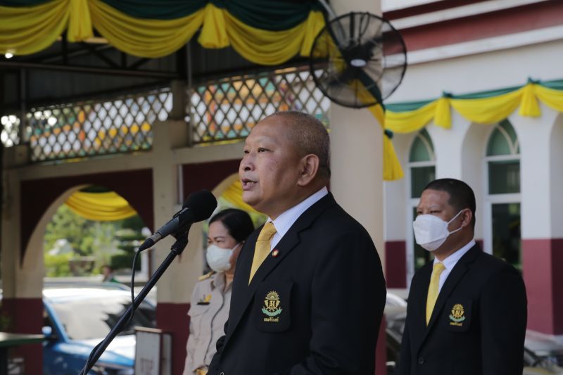 โรงเรียนเทพศิรินทร์และสมาคมผู้ปกครองและครู โรงเรียนเทพศิรินทร์  มอบเสื้อแจ็คเก็ตให้แก่คณะกรรมการบริหารนักเรียน ปีการศึกษา 2565