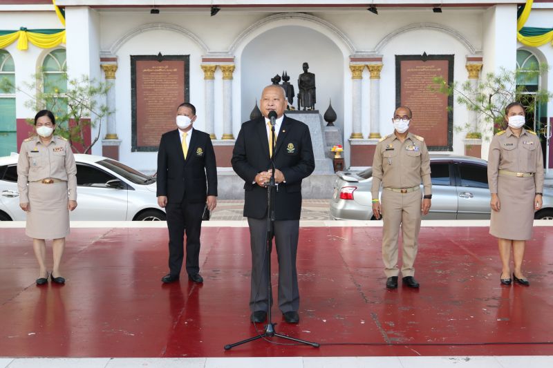 โรงเรียนเทพศิรินทร์และสมาคมผู้ปกครองและครู โรงเรียนเทพศิรินทร์  มอบเสื้อแจ็คเก็ตให้แก่คณะกรรมการบริหารนักเรียน ปีการศึกษา 2565