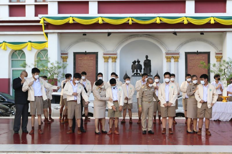 โรงเรียนเทพศิรินทร์และสมาคมผู้ปกครองและครู โรงเรียนเทพศิรินทร์  มอบเสื้อแจ็คเก็ตให้แก่คณะกรรมการบริหารนักเรียน ปีการศึกษา 2565