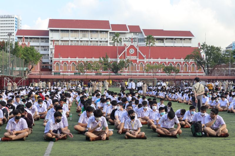 โรงเรียนเทพศิรินทร์และสมาคมผู้ปกครองและครู โรงเรียนเทพศิรินทร์  มอบเสื้อแจ็คเก็ตให้แก่คณะกรรมการบริหารนักเรียน ปีการศึกษา 2565